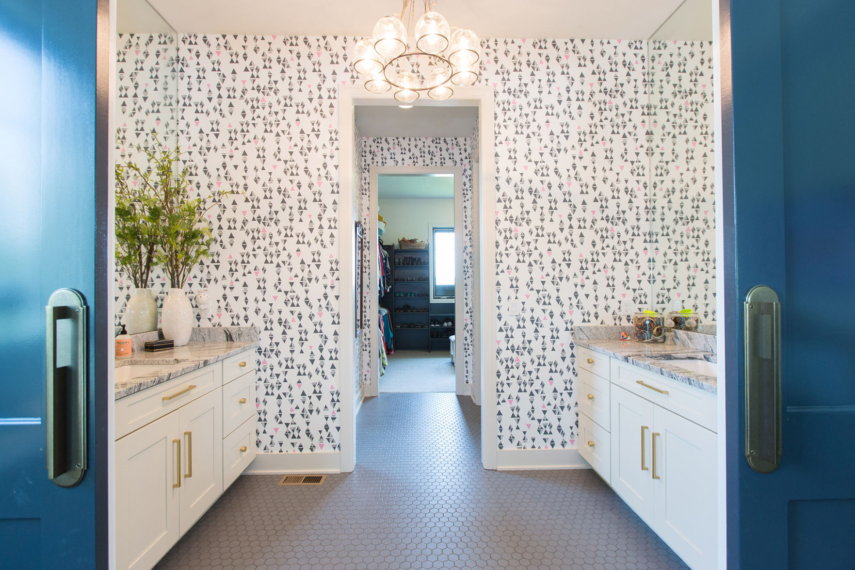 The master bath features the wallpaper "Triangles” created by artist Lisa Congdon for Hygge & West.